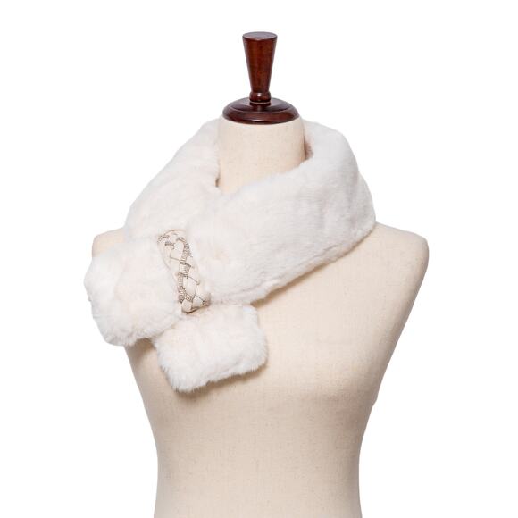 Women's White Ivory Faux Fur Pull Through Scarf One Size NWT - Picture 4 of 5